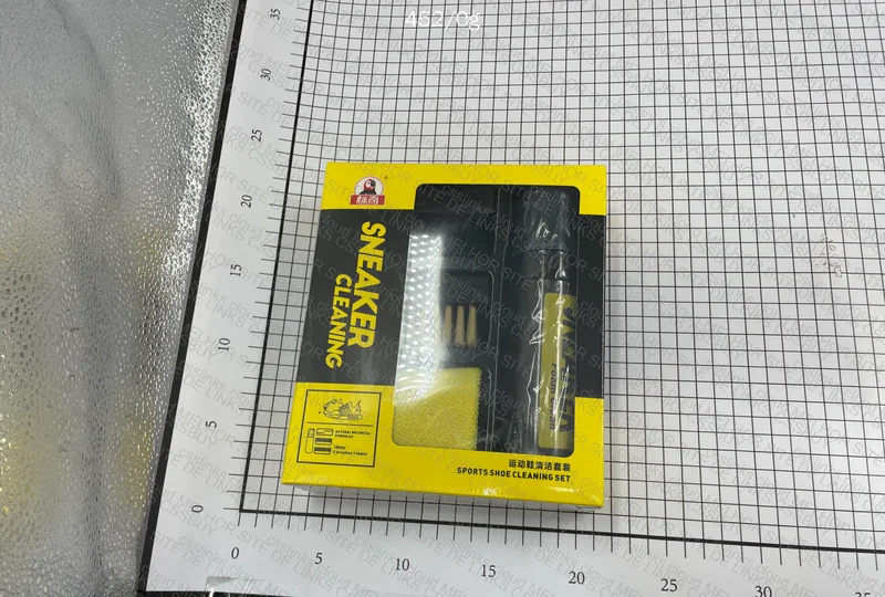 Cleaning Kit + Suede Eraser 7