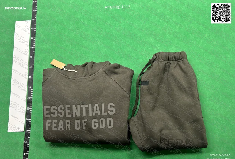 Essentials Sweatshirt Kit 4