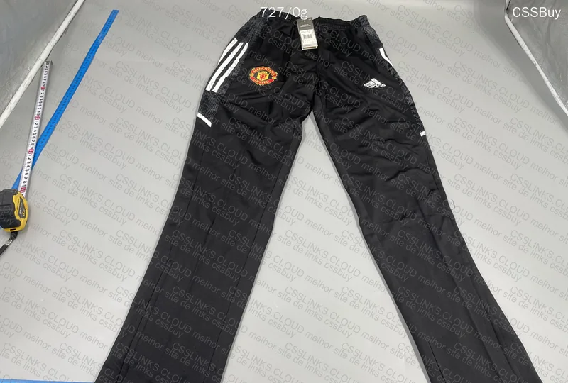 Manchester Utd. Adidas Training Kit 2