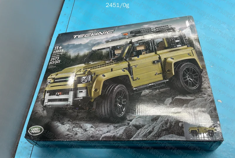 Land Rover Defender - LEGO 2