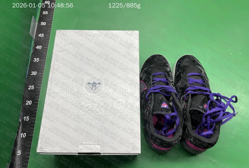 LeBron 22 BlackLight