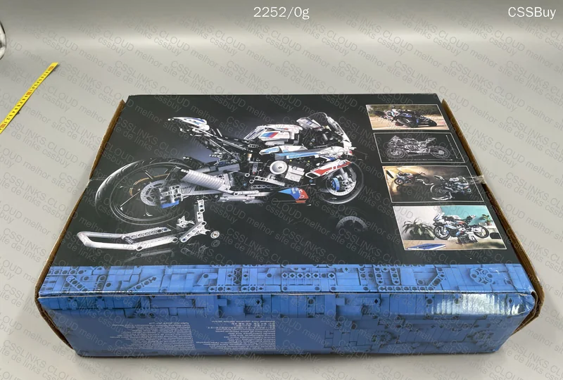 LEGO BMW M1000RR 2