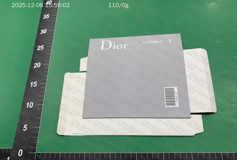 Livro Dior decorativo 2