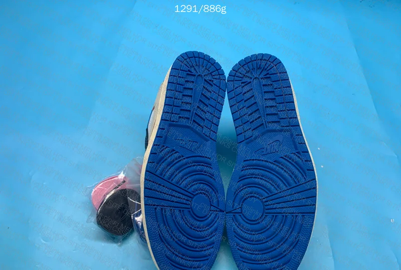 LJR | FRAGMENT DESIGN X TRAVIS SCOTT X AIR JORDAN 1 LOW - 43 EUR 7
