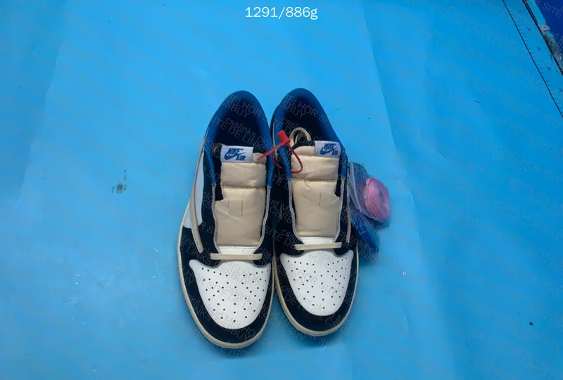 LJR | FRAGMENT DESIGN X TRAVIS SCOTT X AIR JORDAN 1 LOW - 43 EUR 8