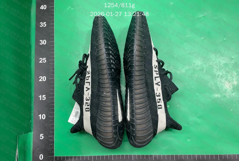 LJR SALE - Yeezy 350v2 oreo 2