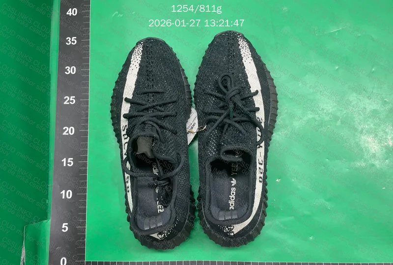 LJR SALE - Yeezy 350v2 oreo 3