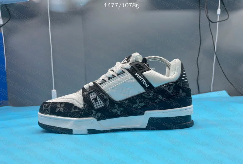 Louis Vuitton Trainer Black and White 2