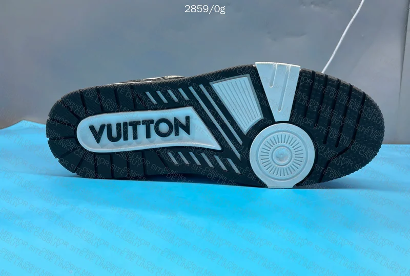 Louis Vuitton Trainer Black and White