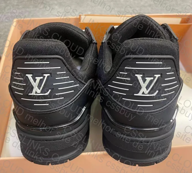 Louis Vuitton Black / White