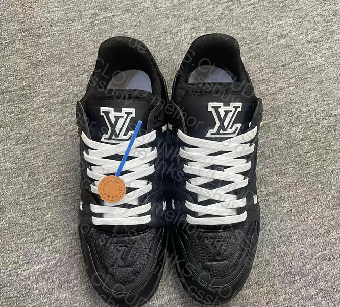 Louis Vuitton Black / White 2