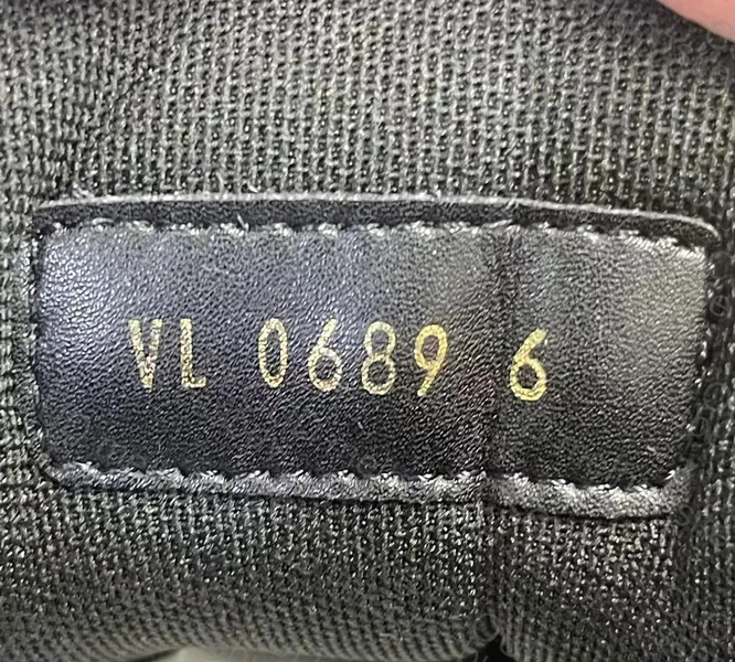 Louis Vuitton Black / White 4