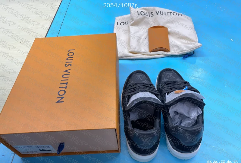 Louis Vuitton LV - Black Monogram 2