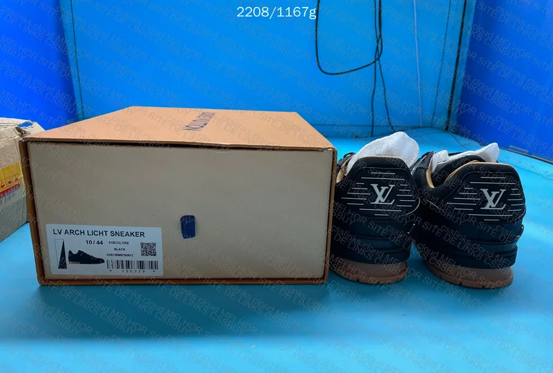 Louis Vuitton Trainer Black 2