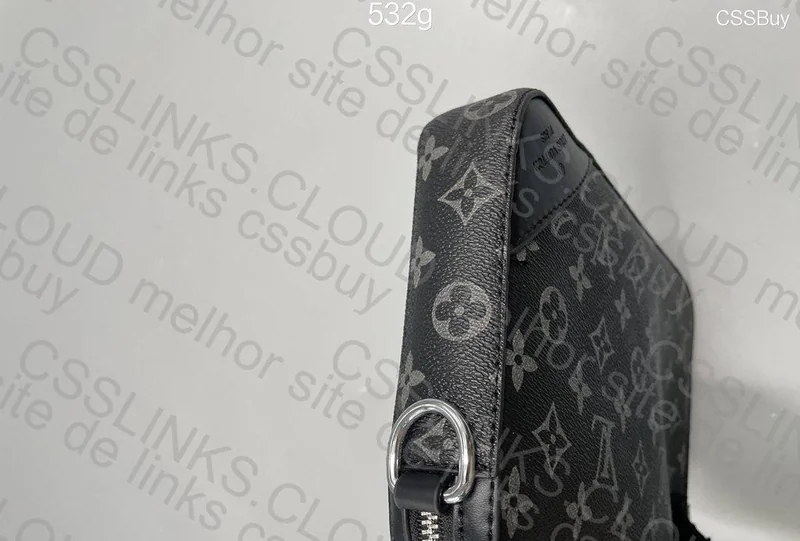 Louis Vuitton Trio Messenger 11
