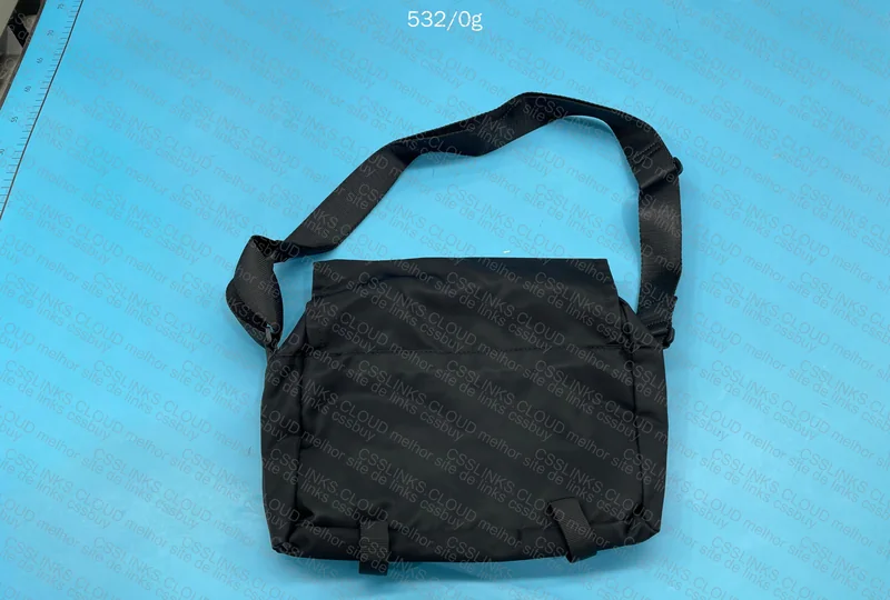 Lululemon Wunderlust Messenger Bag