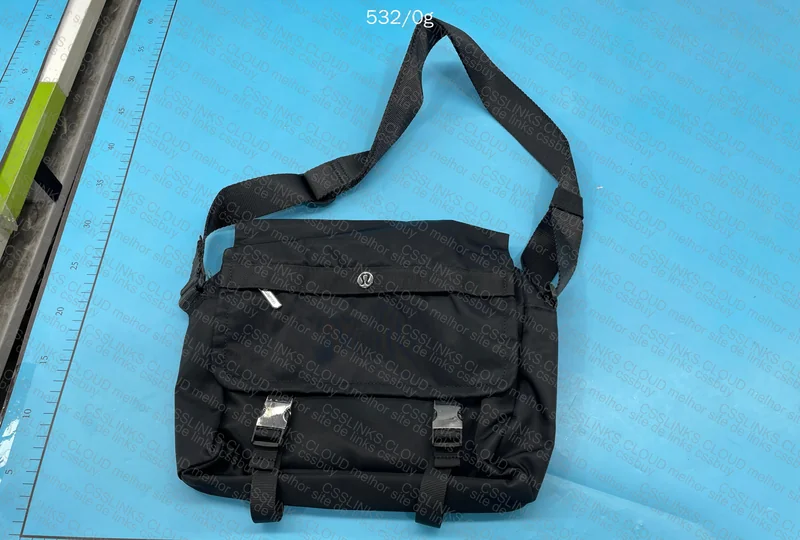 Lululemon Wunderlust Messenger Bag 2
