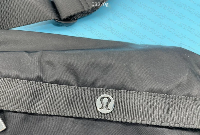 Lululemon Wunderlust Messenger Bag 4