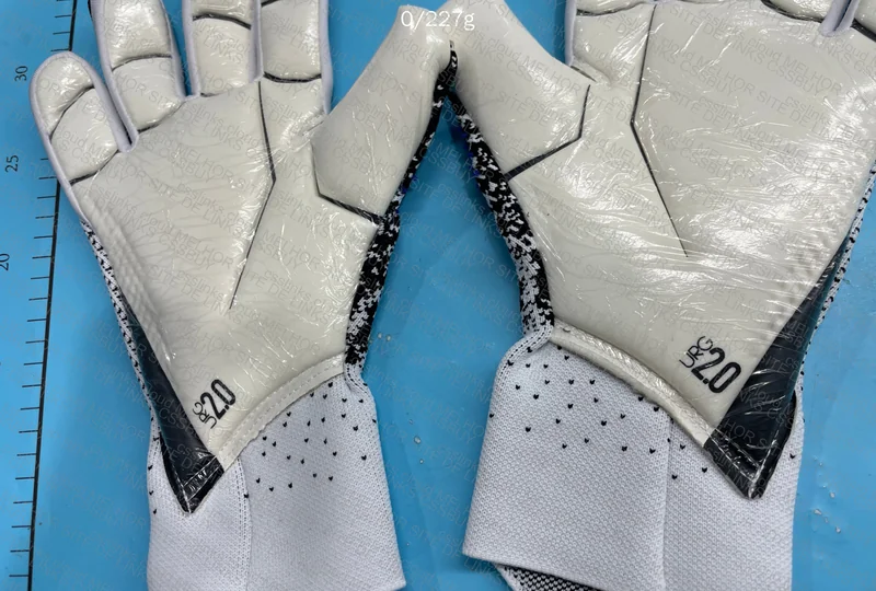 Goalkeeper Glove 4