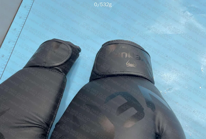 Venum Gloves 3