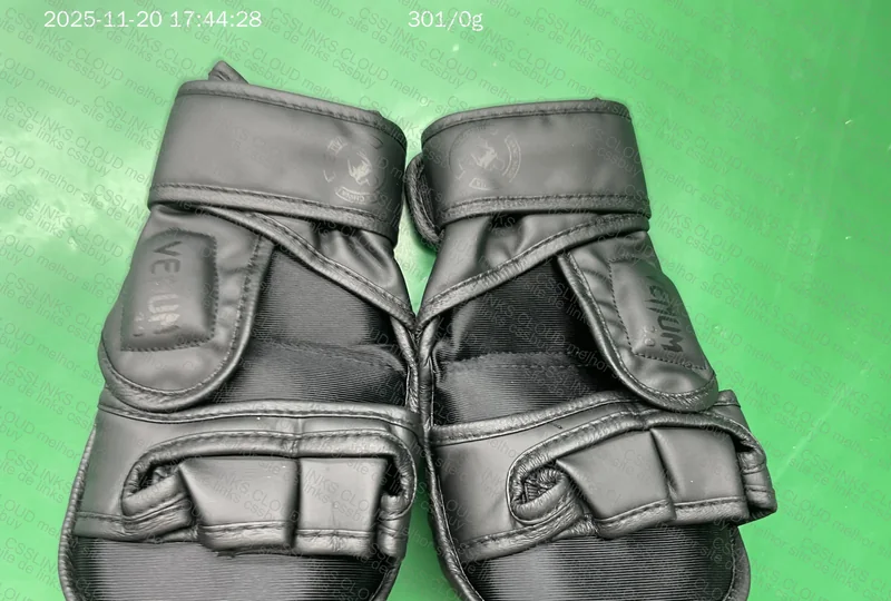 Venum Gloves 3