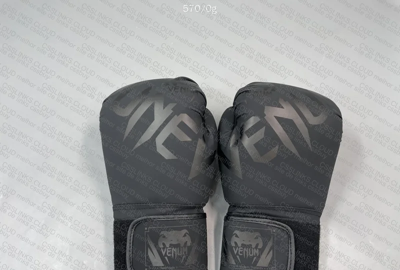 Venum 14oz Gloves 2