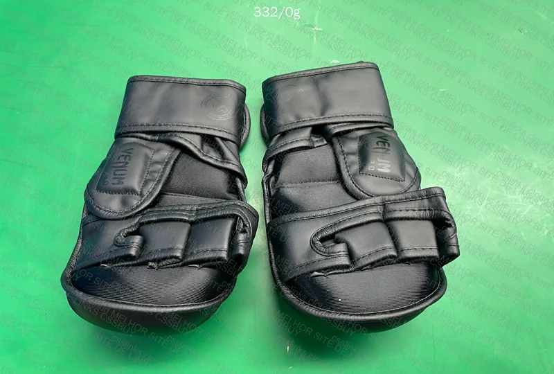 Venum MMA Gloves 3