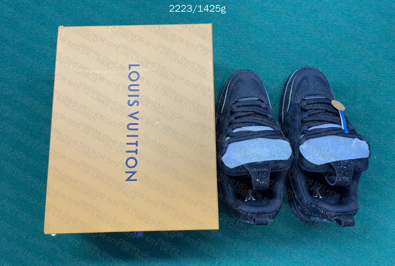 LV SKATE - Black Crystal 2