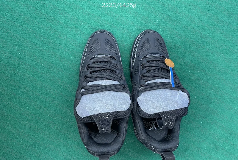 LV SKATE - Black Crystal 3