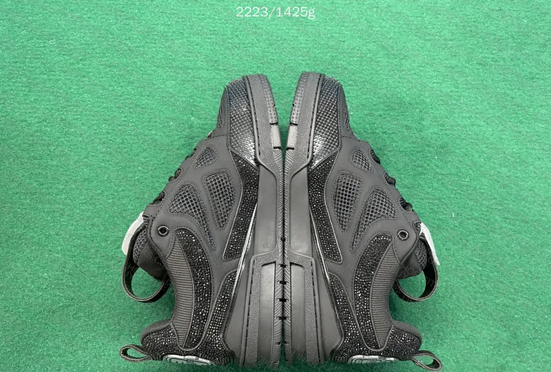 LV SKATE - Black Crystal 5