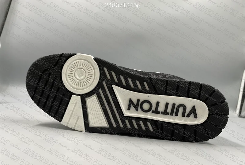 LV trainer black and white 8