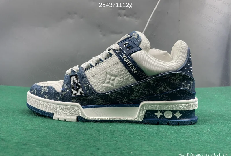 LV TRAINER DENIM 3