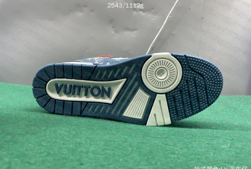 LV TRAINER DENIM 4