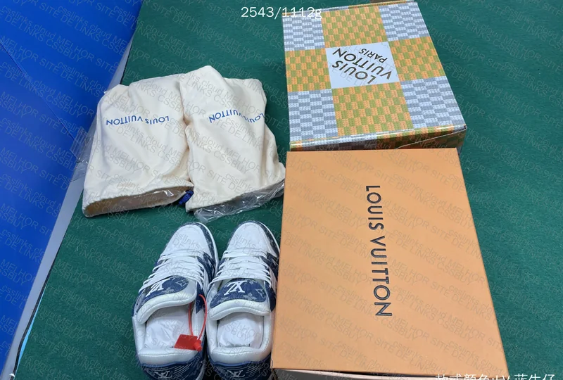 LV TRAINER DENIM 6