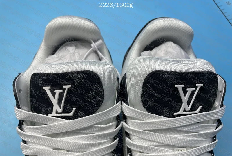 LV Trainer esquisito 4