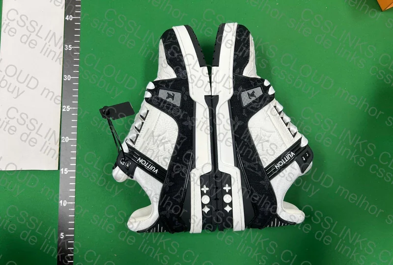 LV Trainer Black 5