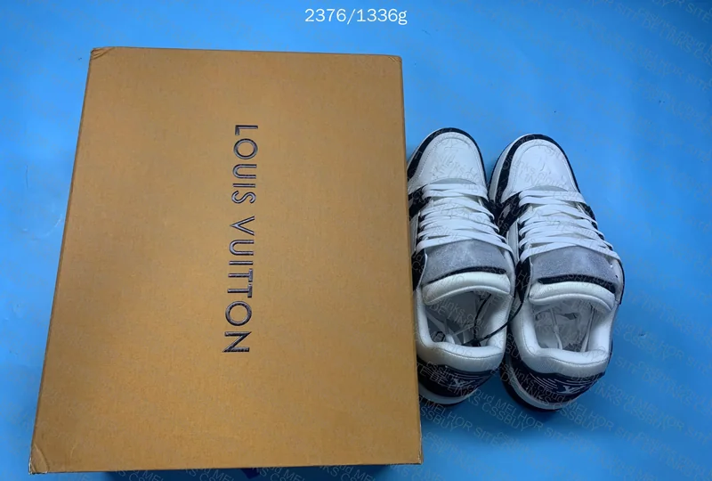 LV Trainer Black and White 2