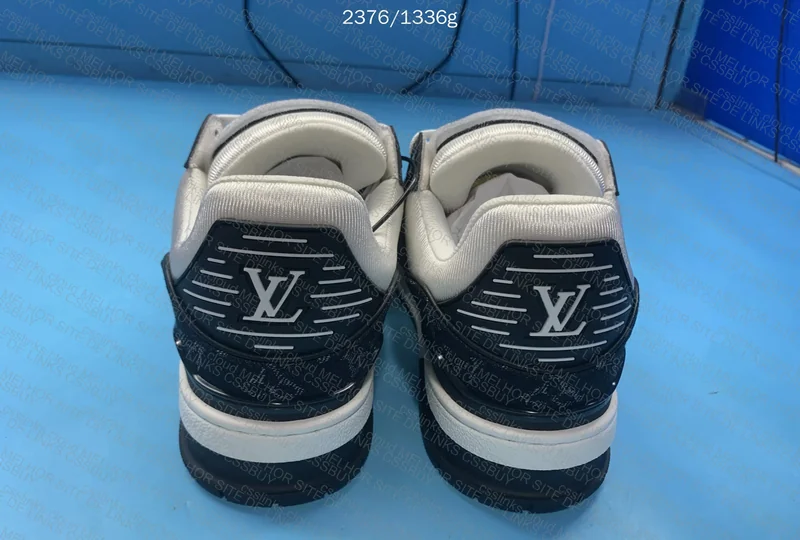 LV Trainer Black and White 4