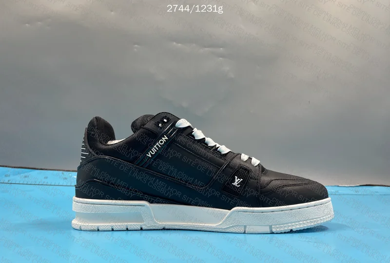 LV TRAINER SNEAKER 10