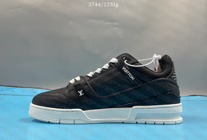 LV TRAINER SNEAKER 5