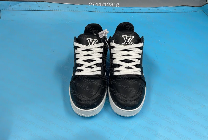 LV TRAINER SNEAKER 7