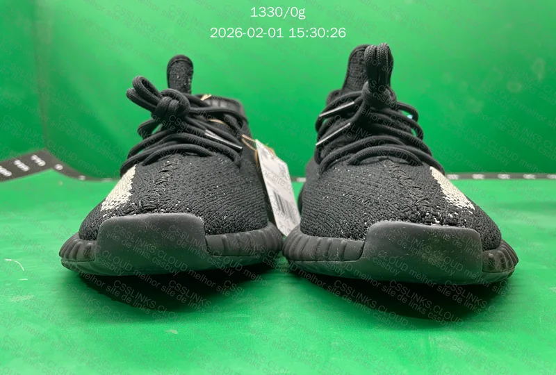 LW Batch yeezy 350 black and white (OVOSNEAKERS) 2