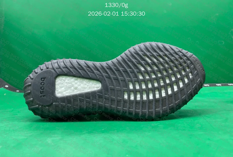 LW Batch yeezy 350 black and white (OVOSNEAKERS) 4