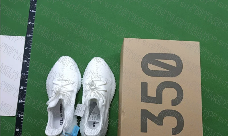 LW Batch Yeezy 350 v2