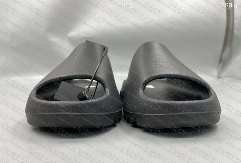 LW Batch Yeezy Slide 3