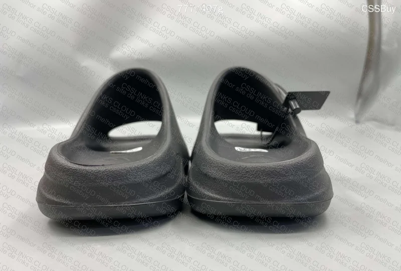 LW Batch Yeezy Slide 4