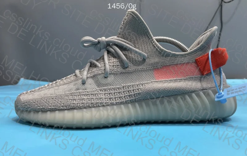 LW Yeezy 350v2 3