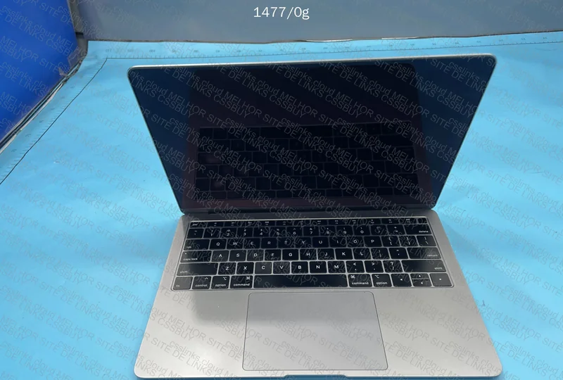 MacBook Air 13” (2019) 3