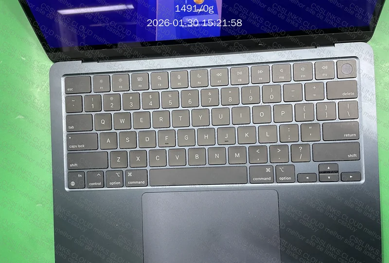 MacBook Air M3 2024