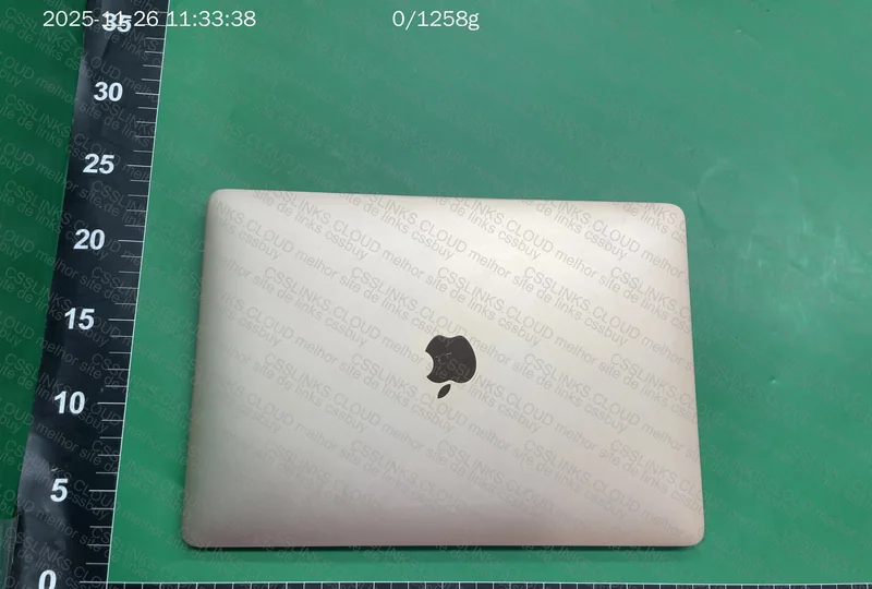 MacBook Air That Changes Color [HELP]
